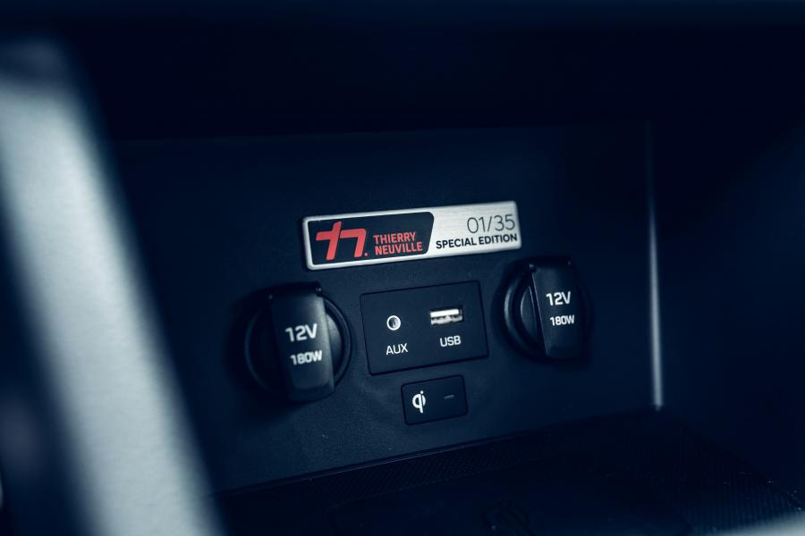 Детали интерьера Hyundai i30 N Thierry Neuville Limited Edition (PD) 2017 года  (фото 3 из 9)